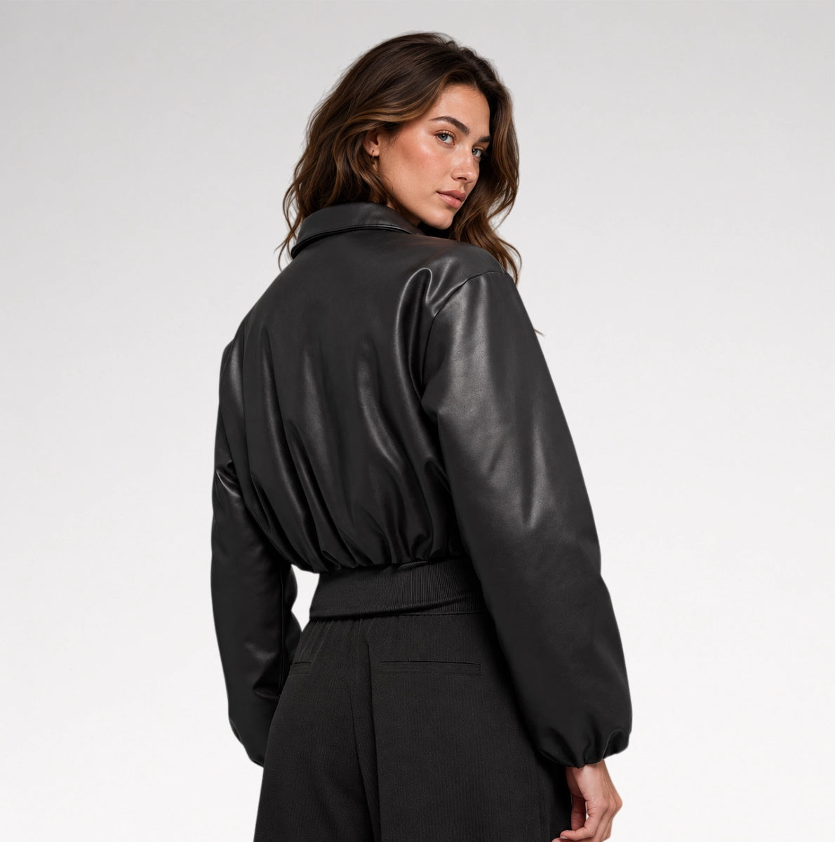L’Abito Cropped Black Bomber Leather Jacket Secondary image